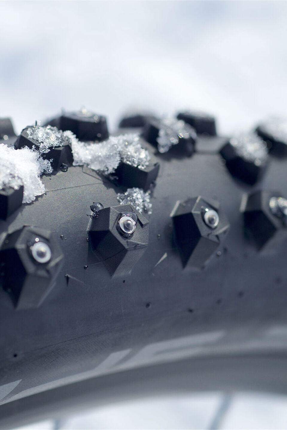 Spikereifen an Fahrrädern sind erlaubt. Spikereifen an Fahrrädern sind erlaubt.